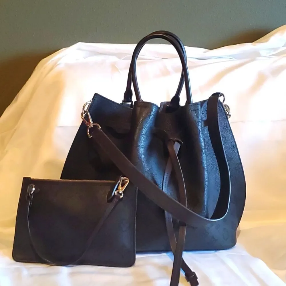 Louis Vuitton GIROLATA MAHINA NOIR Bag, Excellent Condition!NWT. Microchipped!